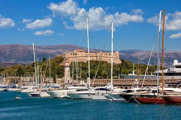 location de yacht Antibes Juan-les-Pins